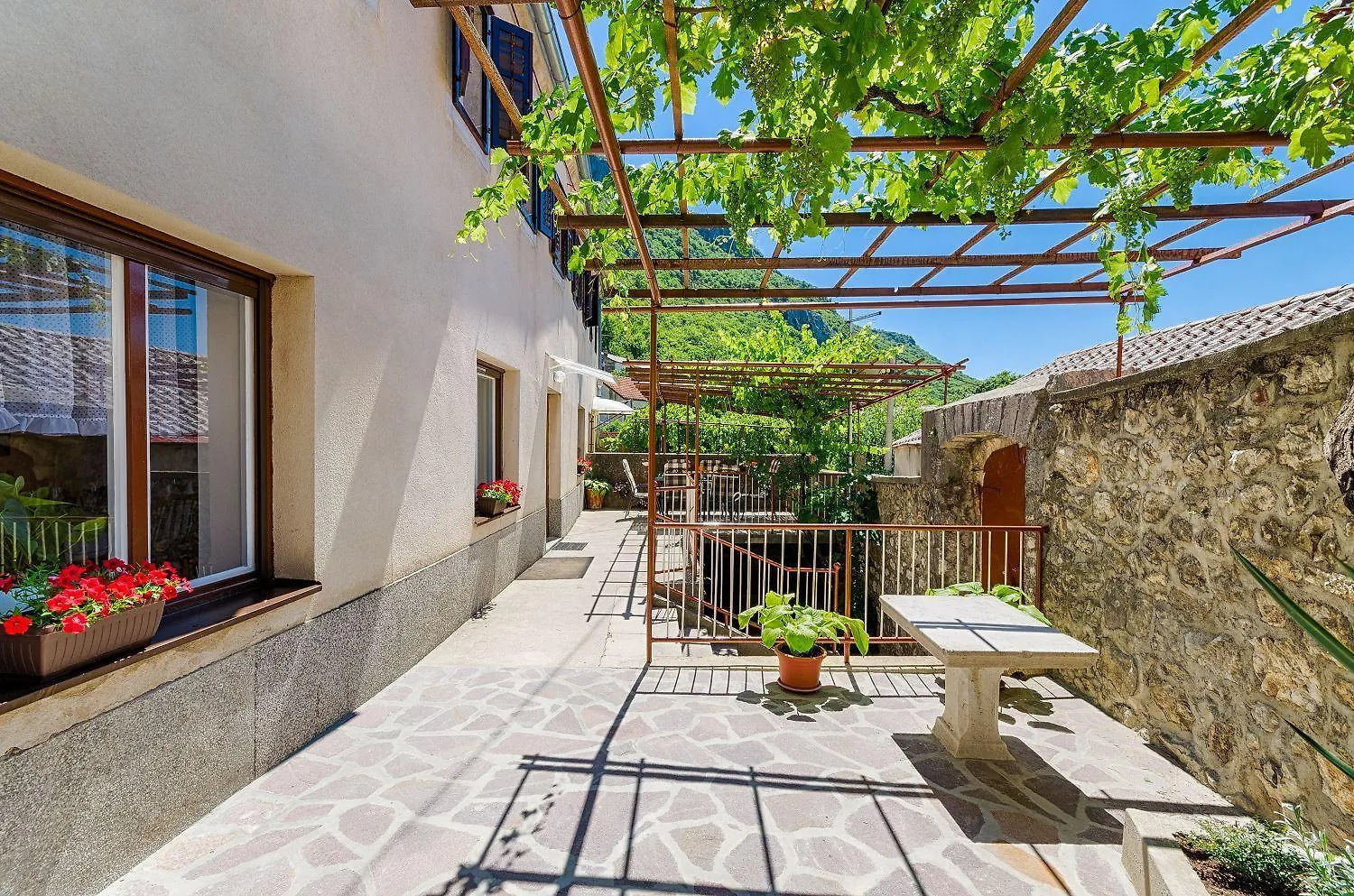 Mediterranes Steinhaus Mit Grosser Terrasse, Aussendusche, Privatpool, Babybett, Waschmaschine Grizane-Belgrad Croatia