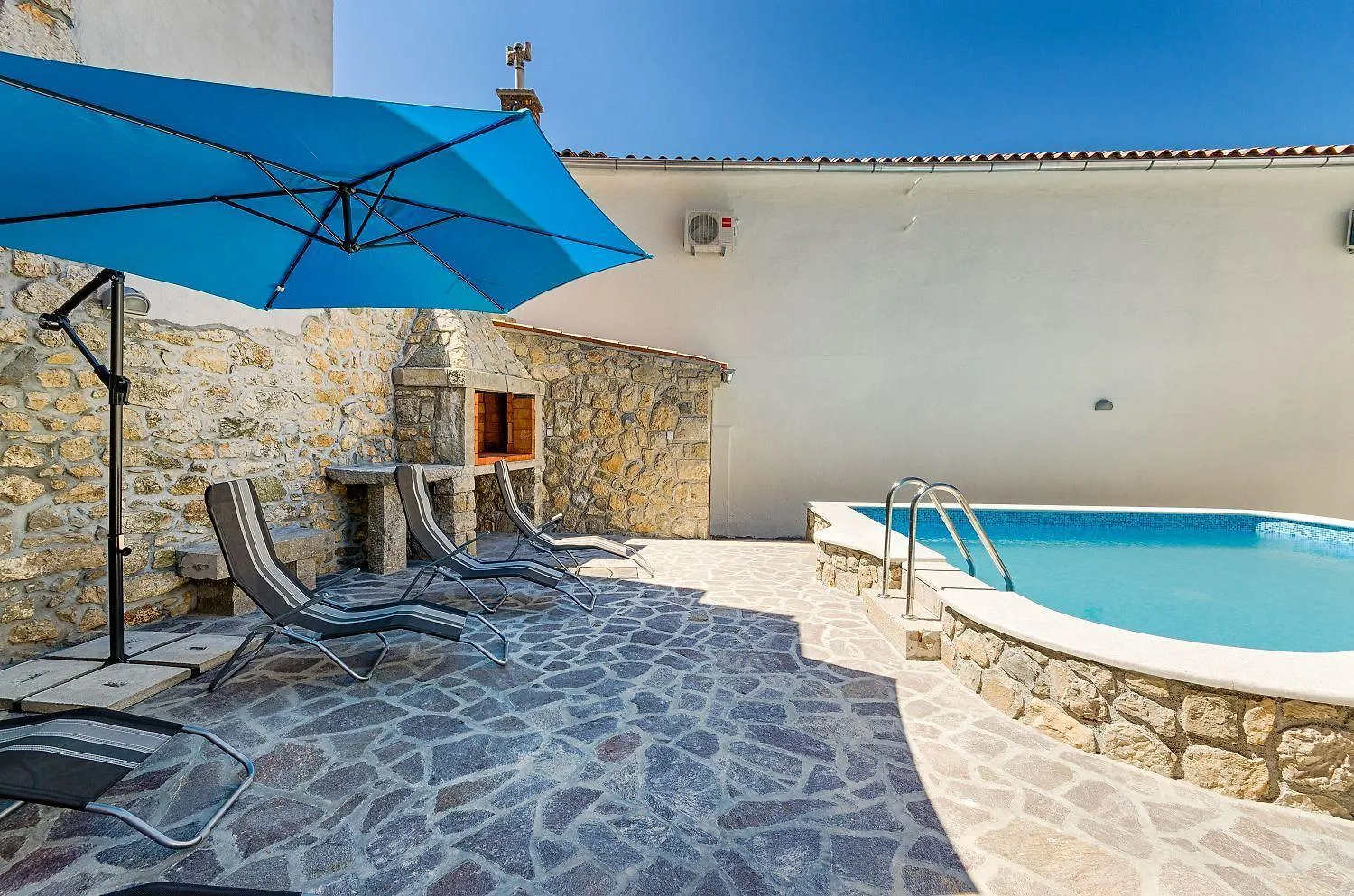 Mediterranes Steinhaus Mit Grosser Terrasse, Aussendusche, Privatpool, Babybett, Waschmaschine Grizane-Belgrad Croatia