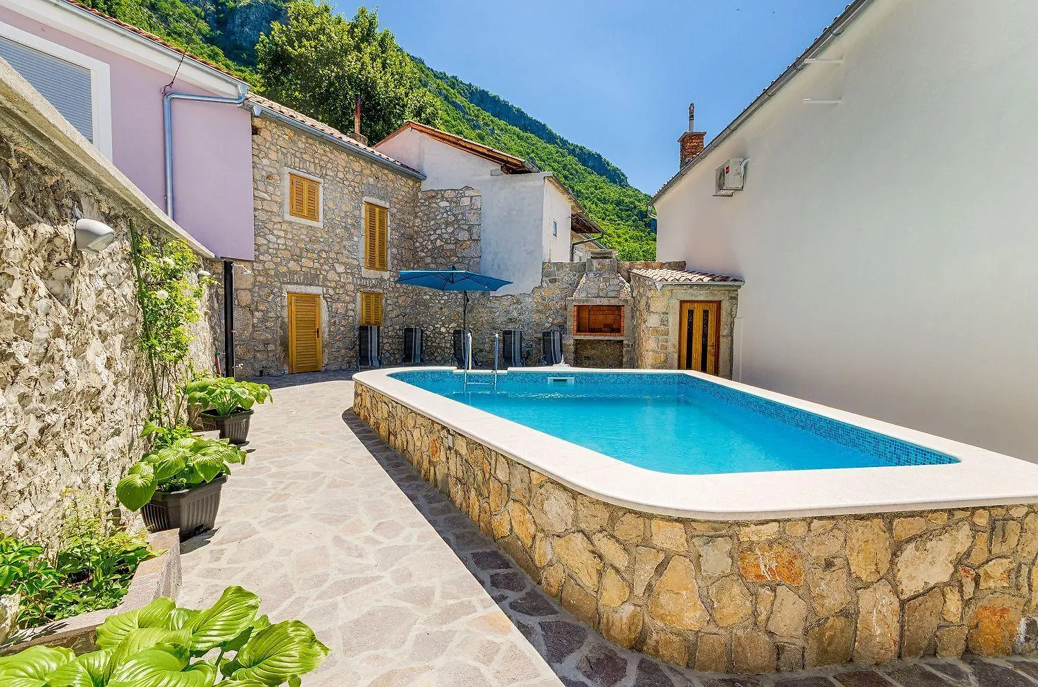 Mediterranes Steinhaus Mit Grosser Terrasse, Aussendusche, Privatpool, Babybett, Waschmaschine Grizane-Belgrad 0*,  Croatia