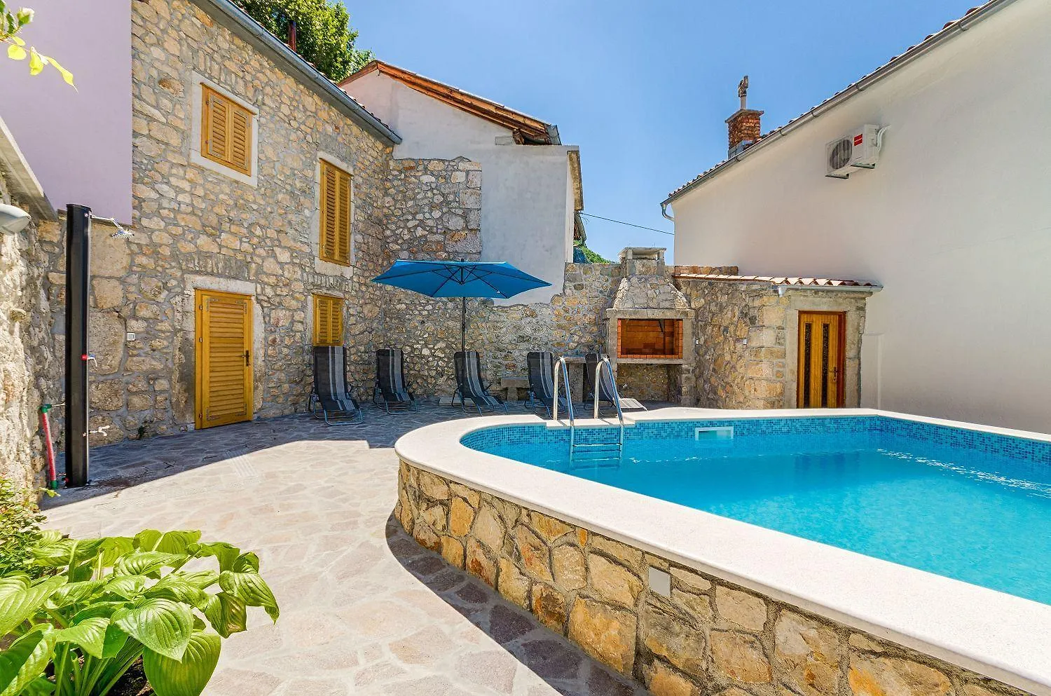 Mediterranes Steinhaus Mit Grosser Terrasse, Aussendusche, Privatpool, Babybett, Waschmaschine location
